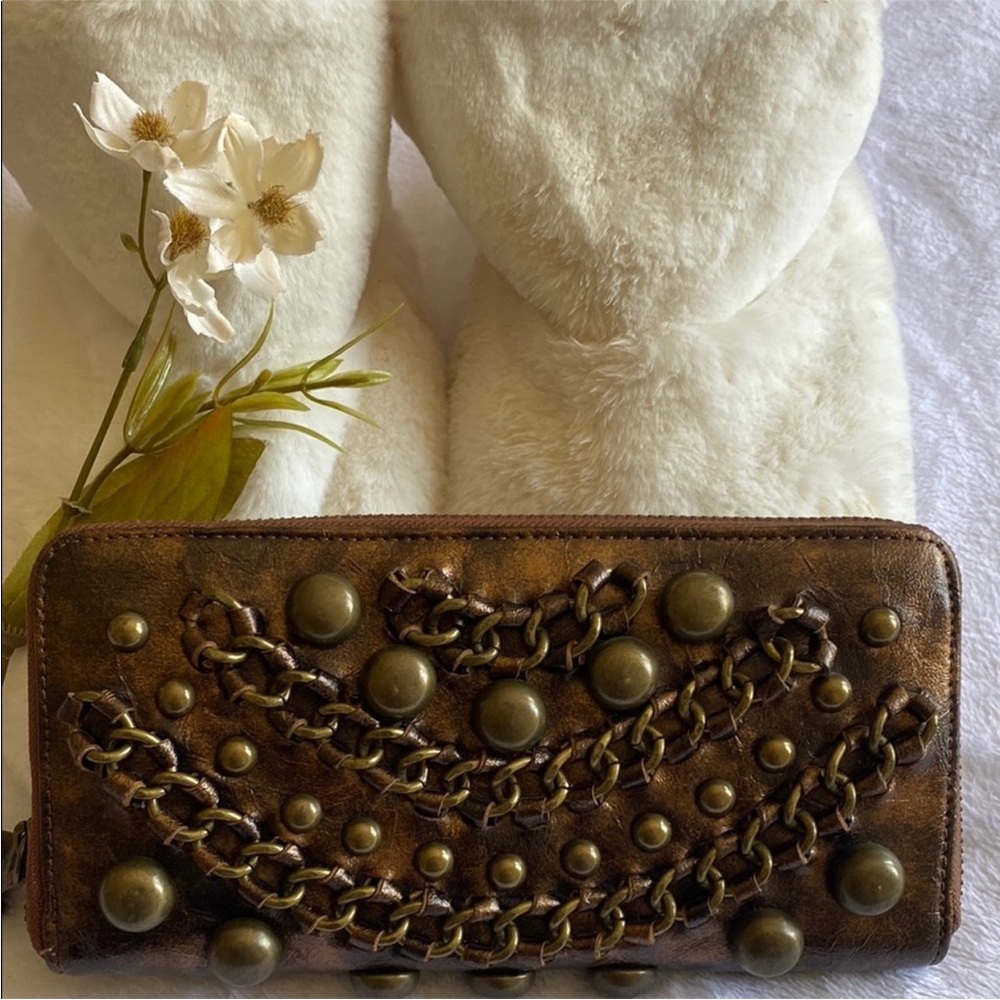 REVOLUTION 1958 VINTAGE Brown Leather Wallet with Brass Stud & Chain Detail